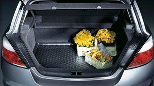 Opel Astra GTC - Защита багажного отделения