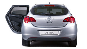 Opel Astra Sports Tourer - Шторки защитные