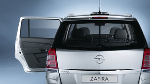 Opel Zafira - Шторки защитные