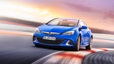 Opel Astra OPC становится самым популярным заряженным хэтчбеком в России.
